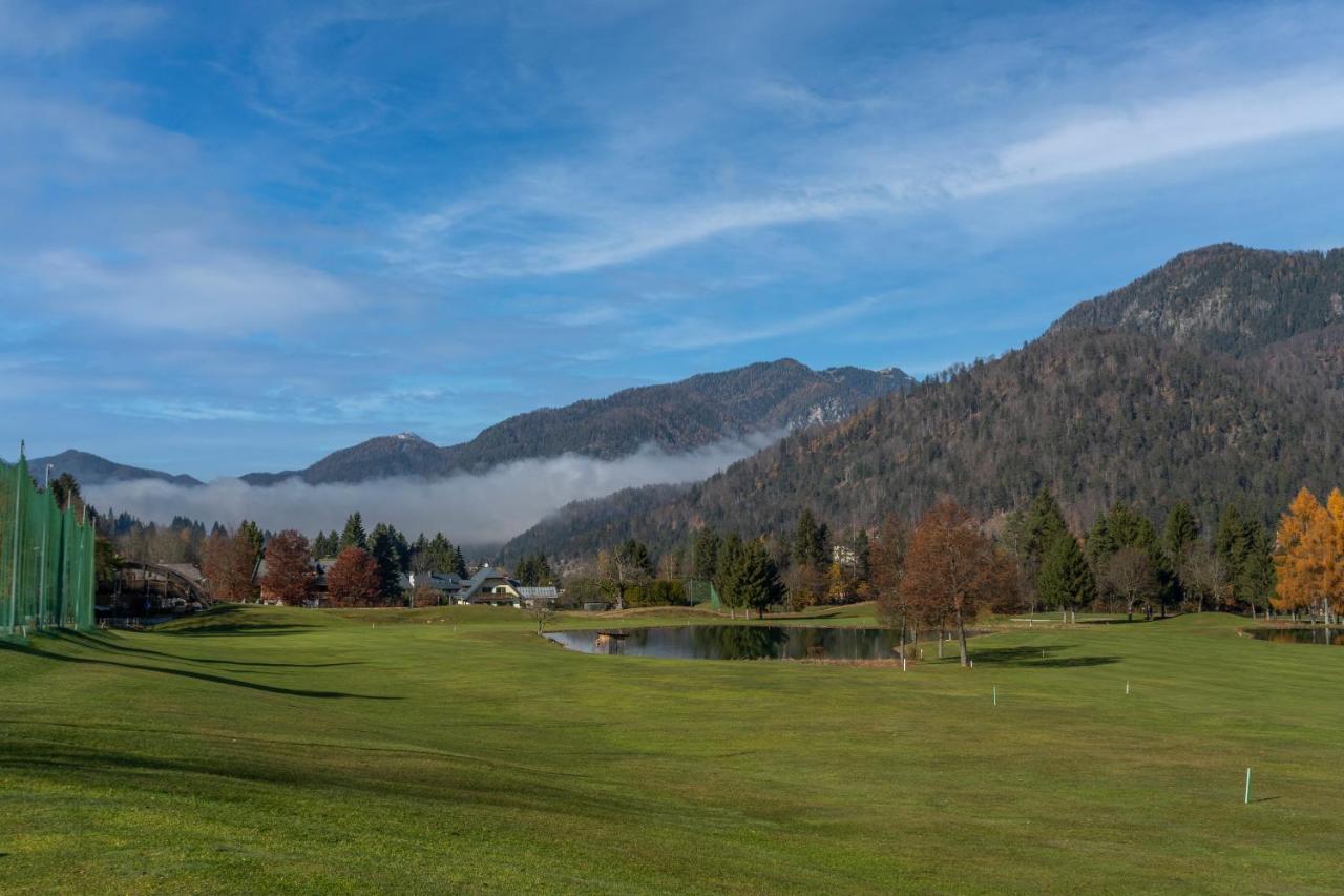Golf View Apt With Parking And Mountain View! Lejlighed Tarvisio Eksteriør billede