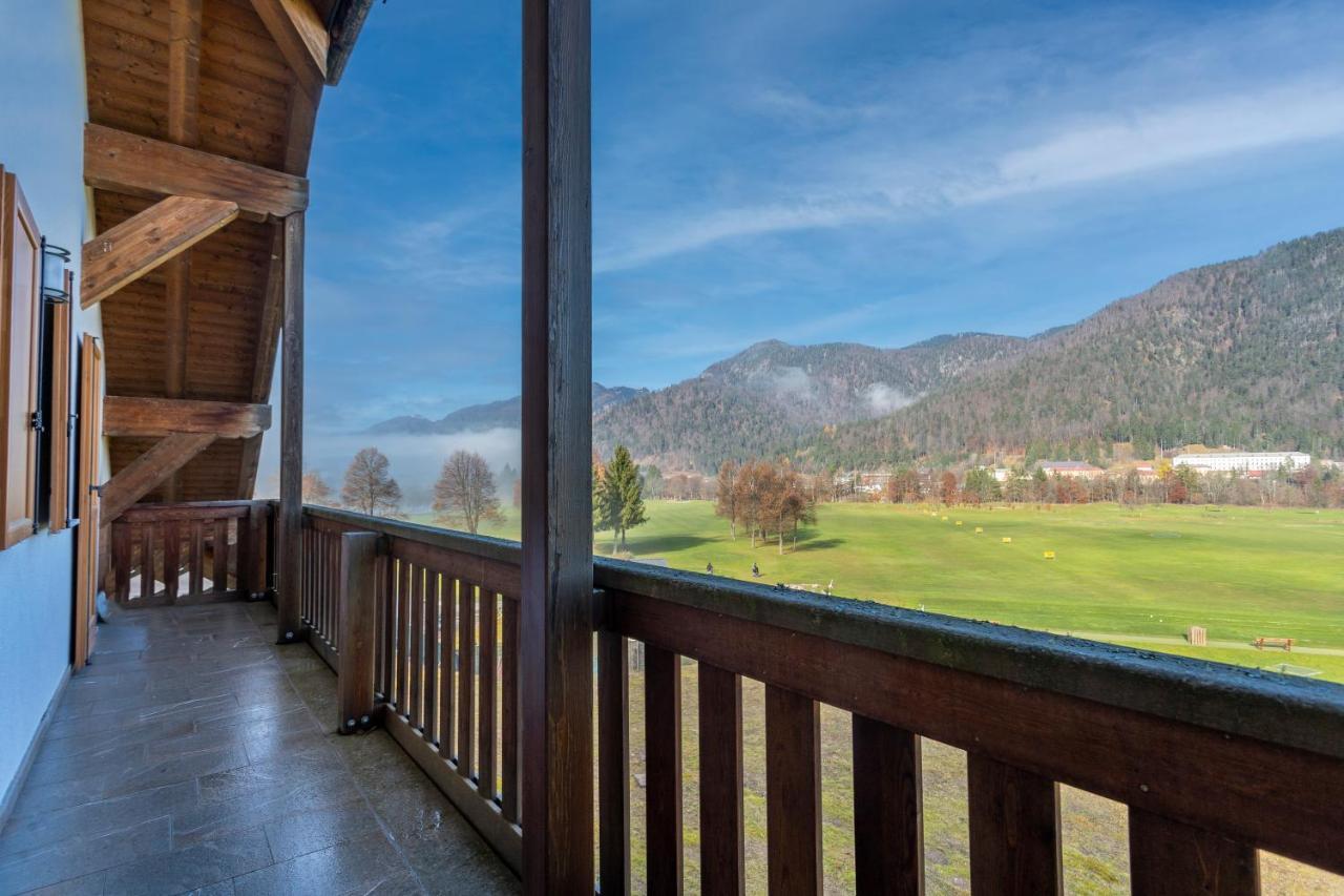 Golf View Apt With Parking And Mountain View! Lejlighed Tarvisio Eksteriør billede