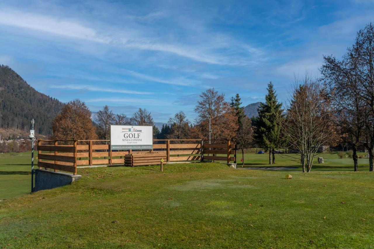 Golf View Apt With Parking And Mountain View! Lejlighed Tarvisio Eksteriør billede