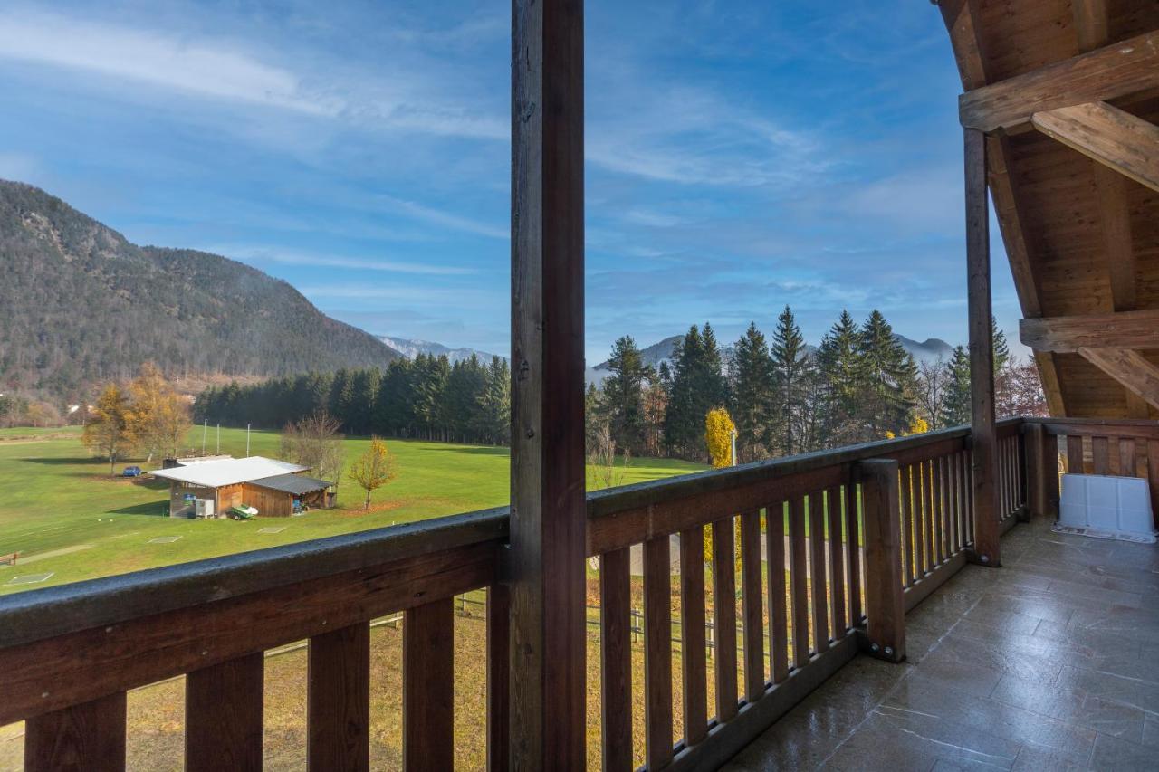 Golf View Apt With Parking And Mountain View! Lejlighed Tarvisio Eksteriør billede