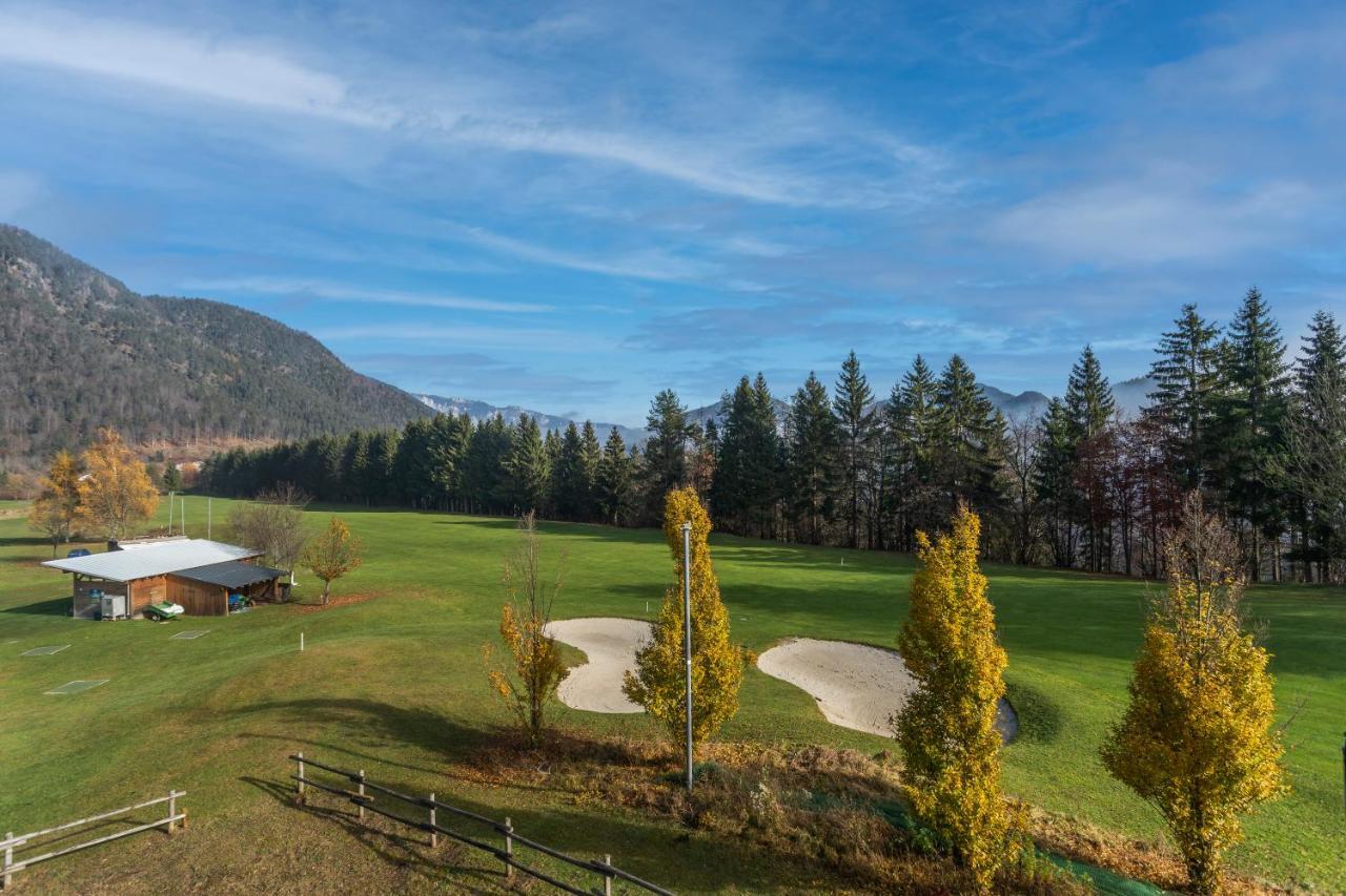 Golf View Apt With Parking And Mountain View! Lejlighed Tarvisio Eksteriør billede